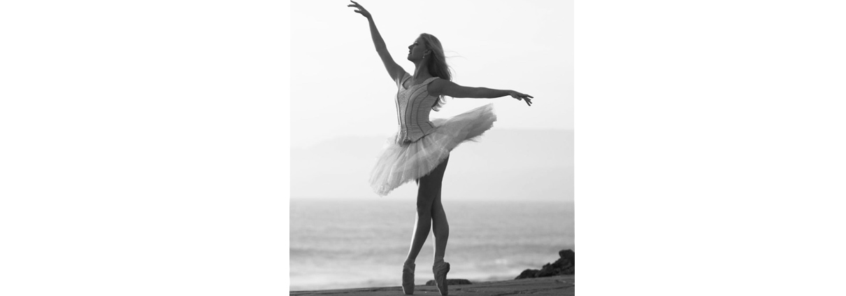 nikkitutublackandwhite